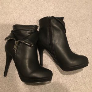 Brand new zipper booties